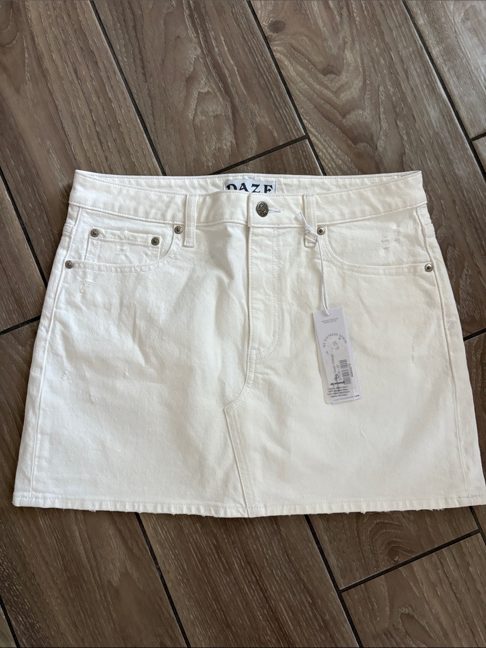 Daze Denim Malibu Mini white Denim Jean Skirt Mid waist Women’s 29 NWT